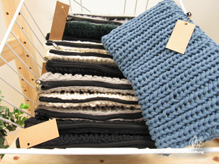 Hand-knit zipper purse