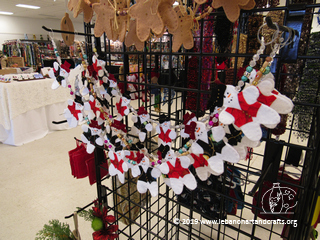 Dorothy Hayes made these snowman garlands
