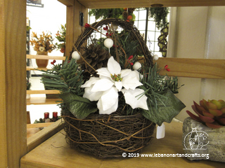 Jane Oakes made this Christmas table centerpiece