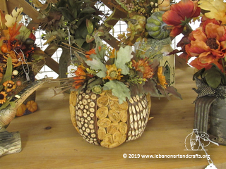 Jane Oakes made this Thanksgiving table centerpiece