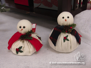Sandra Dickau made these decorative snowmen
