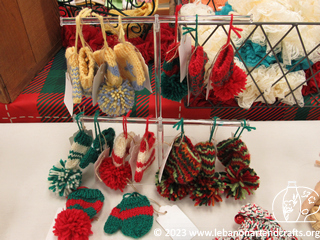 Hat and mitten ornaments